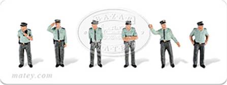 GUARDIA CIVIL EN UNIFORME DE VERANO PARADOS