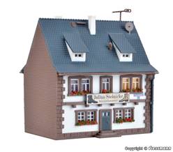 EDIFICIO CON ZAPATERÍA (7,8 x 6,5 cm)