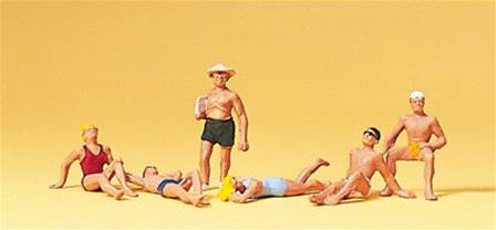 BAÑISTAS TOMANDO EL SOL