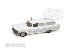 PLYMOUTH SUBURBAN AMBULANCIA