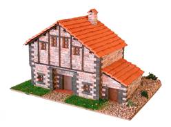 CASA TÍPICA DE CANTABRIA (26 x 22 x12 cm)