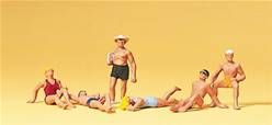 BAÑISTAS TOMANDO EL SOL