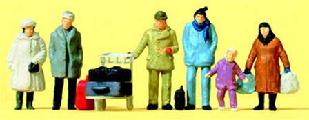 VIAJEROS CON EQUIPAJE CON ROPA DE INVIERNO