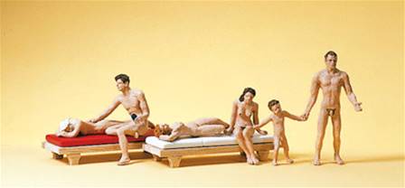 NUDISTAS CON HAMACAS